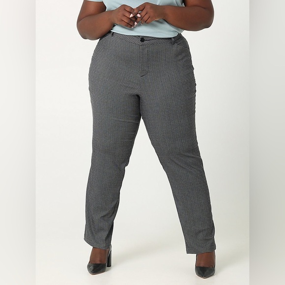 LEE WOMEN'S WRINKLE FREE RELAXED FIT STRAIGHT LEG PANT (PLUS) NEW Size 24W - Picture 1 of 16